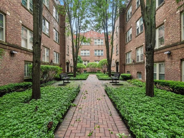 221 N Oak Park Avenue , Unit 2E, Oak Park, IL 60302