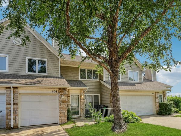 811 BURR OAKS Drive, Unit 806, West Des Moines, IA 50266