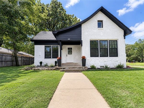209 W K Street , Russellville, AR 72801