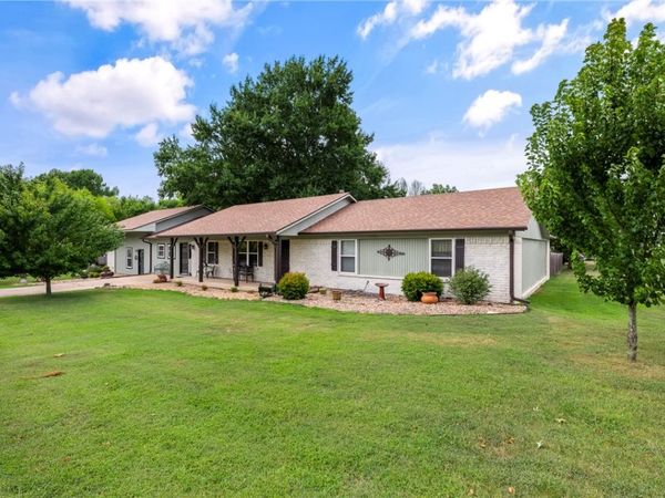 1848 Rolling Hills Drive , Fayetteville, AR 72703