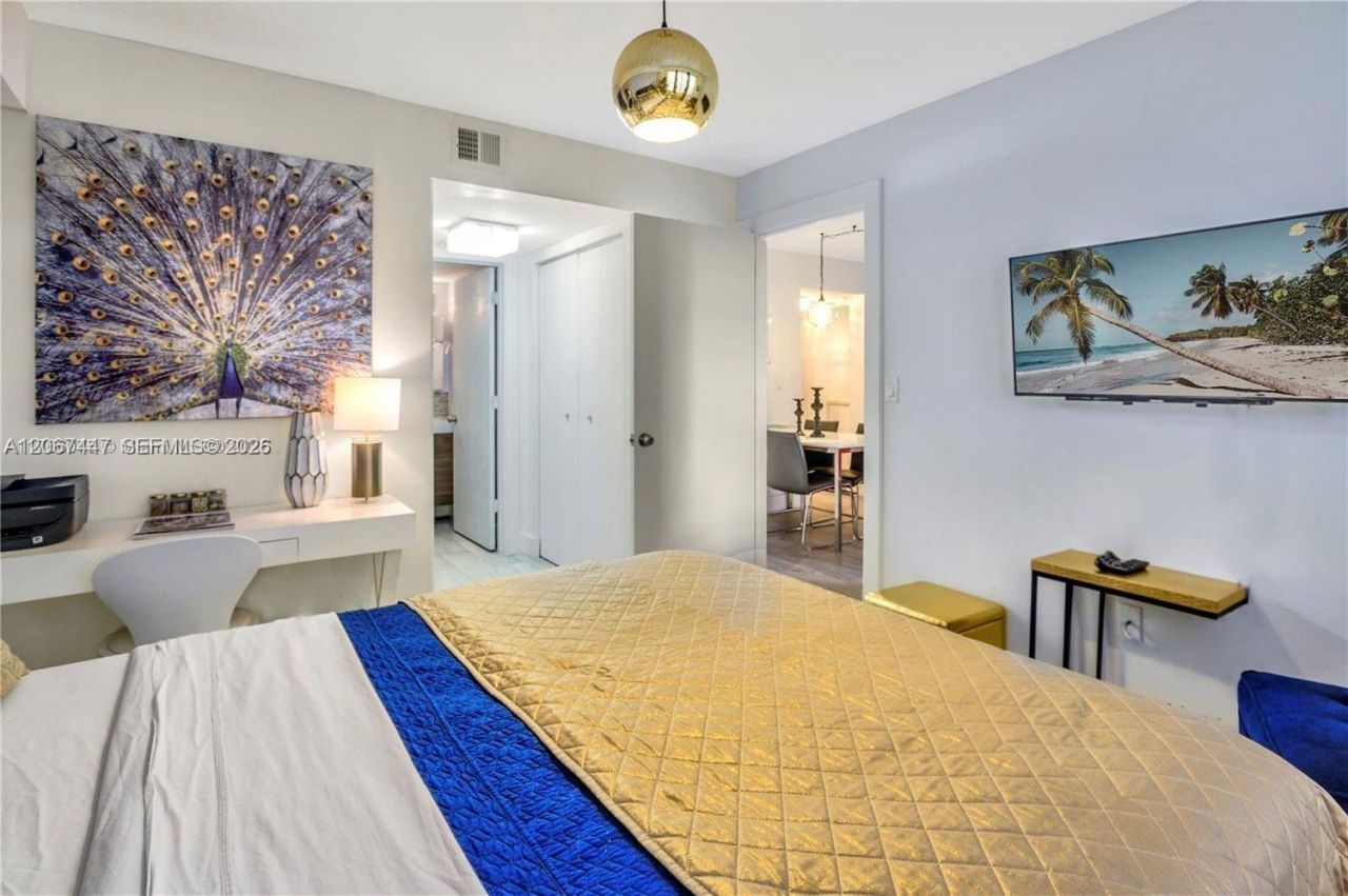 2600 Collins Ave, Unit 204, Miami Beach, FL 33140 Photo