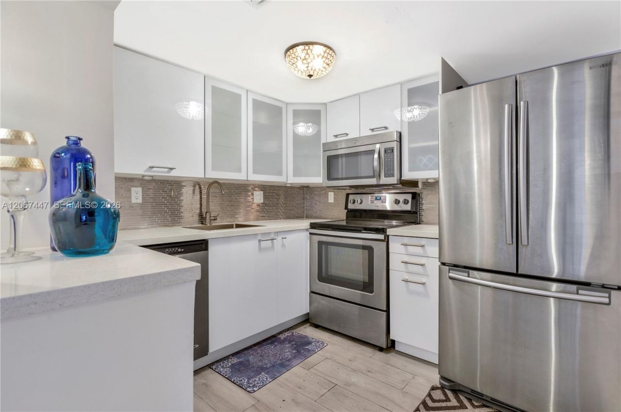 2600 Collins Ave, Unit 204, Miami Beach, FL 33140 Photo