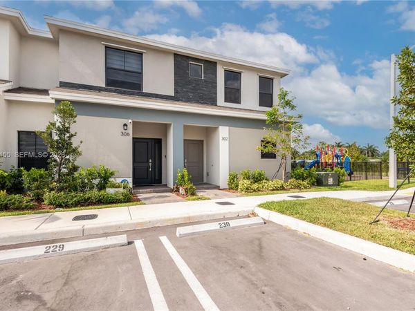 302 NE 1st Dr , Unit 302, Florida City, FL 33034