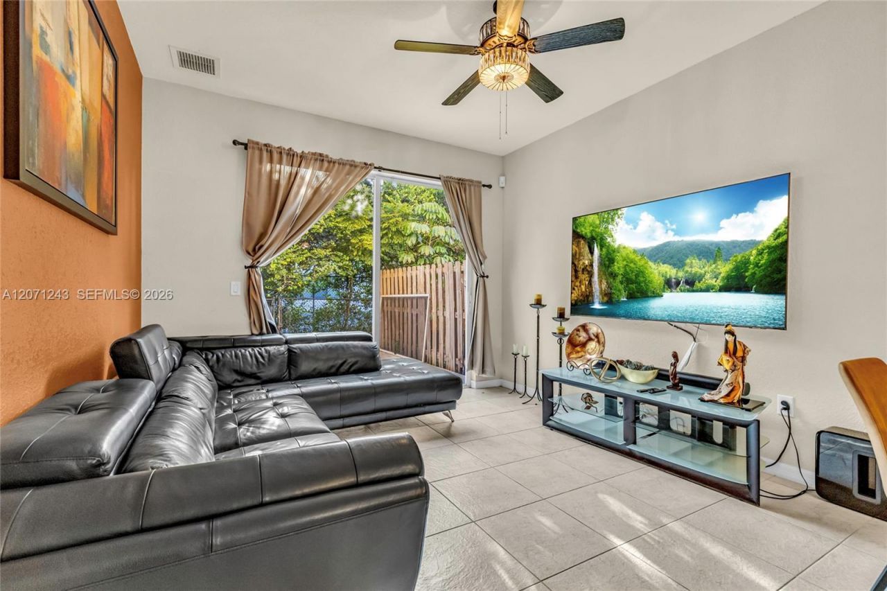 1810 SW 91st Ave, Miramar, FL 33025 Photo