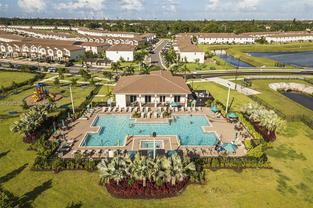 2408 NW 131st Cir , Unit 2408, Miami, FL 33167 Photo