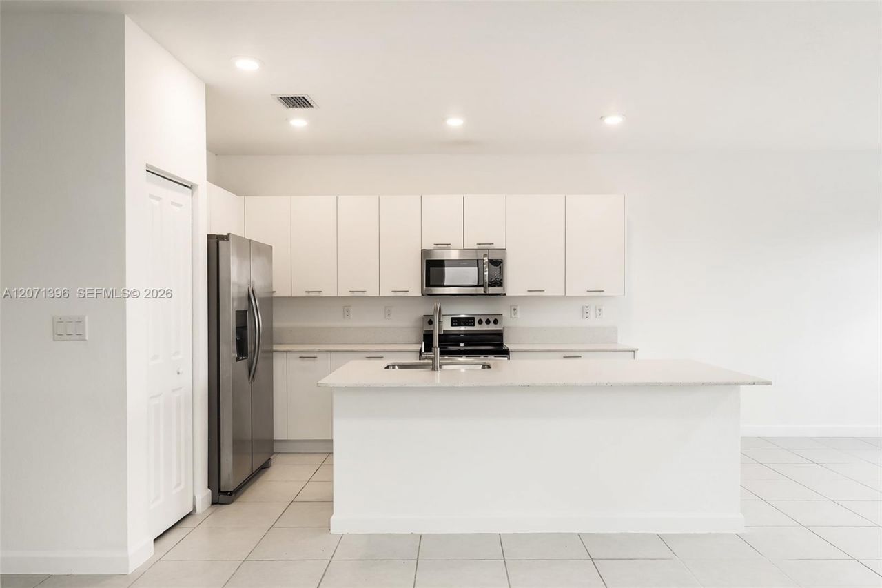 2408 NW 131st Cir , Unit 2408, Miami, FL 33167 Photo