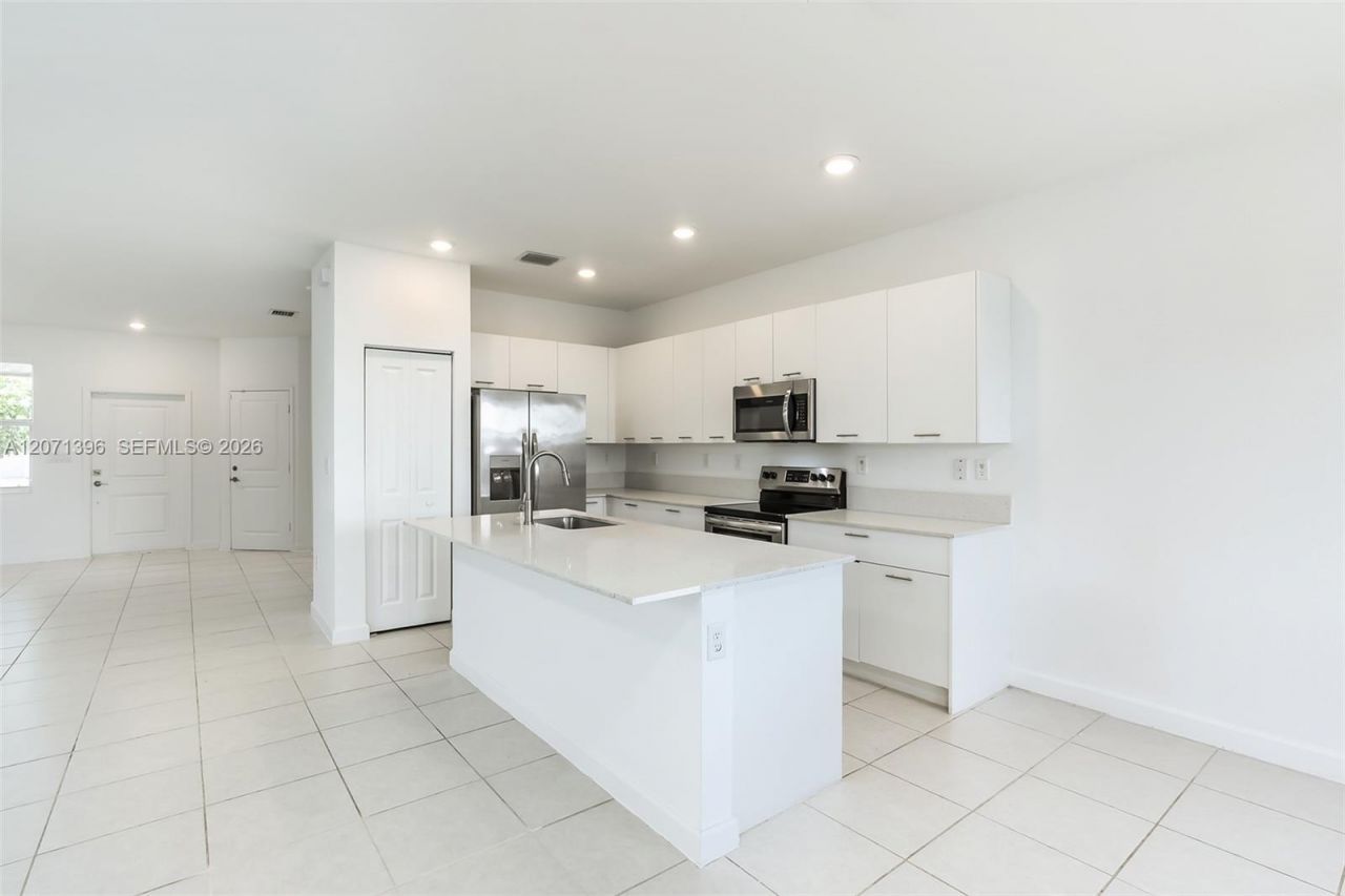 2408 NW 131st Cir , Unit 2408, Miami, FL 33167 Photo
