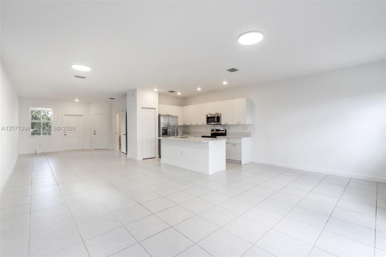 2408 NW 131st Cir , Unit 2408, Miami, FL 33167 Photo