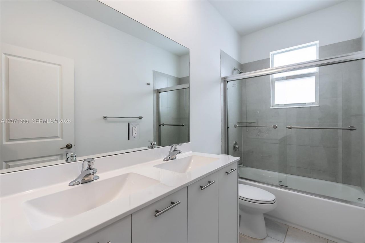 2408 NW 131st Cir , Unit 2408, Miami, FL 33167 Photo