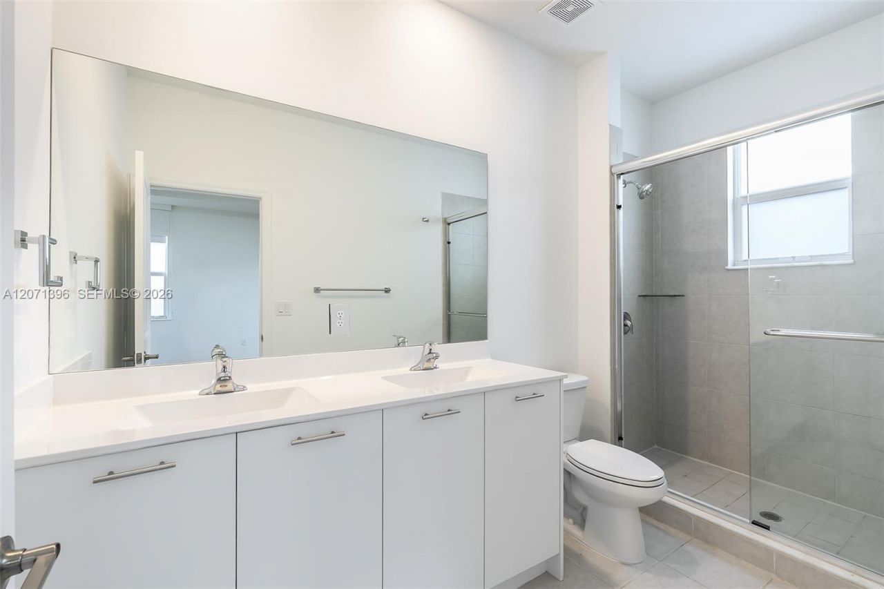 2408 NW 131st Cir , Unit 2408, Miami, FL 33167 Photo