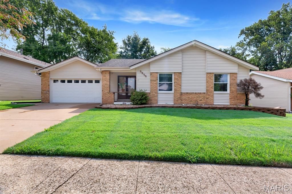 2424 Country Wood Drive, Maryland Heights, MO 63043 Main Photo