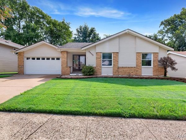 2424 Country Wood Drive, Maryland Heights, MO 63043