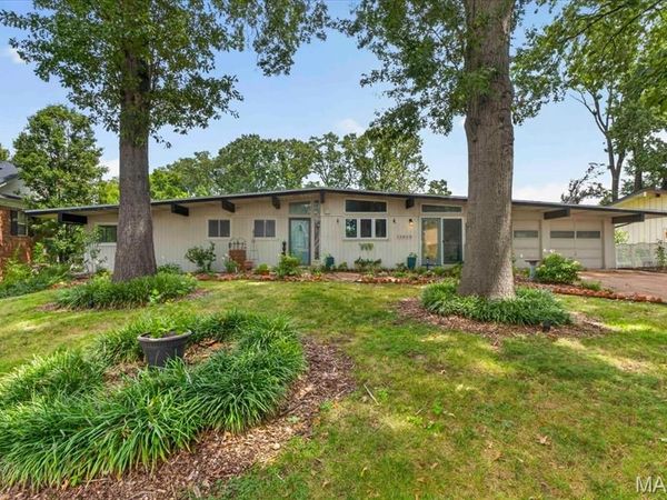 11615 Serama Drive, St Louis, MO 63131