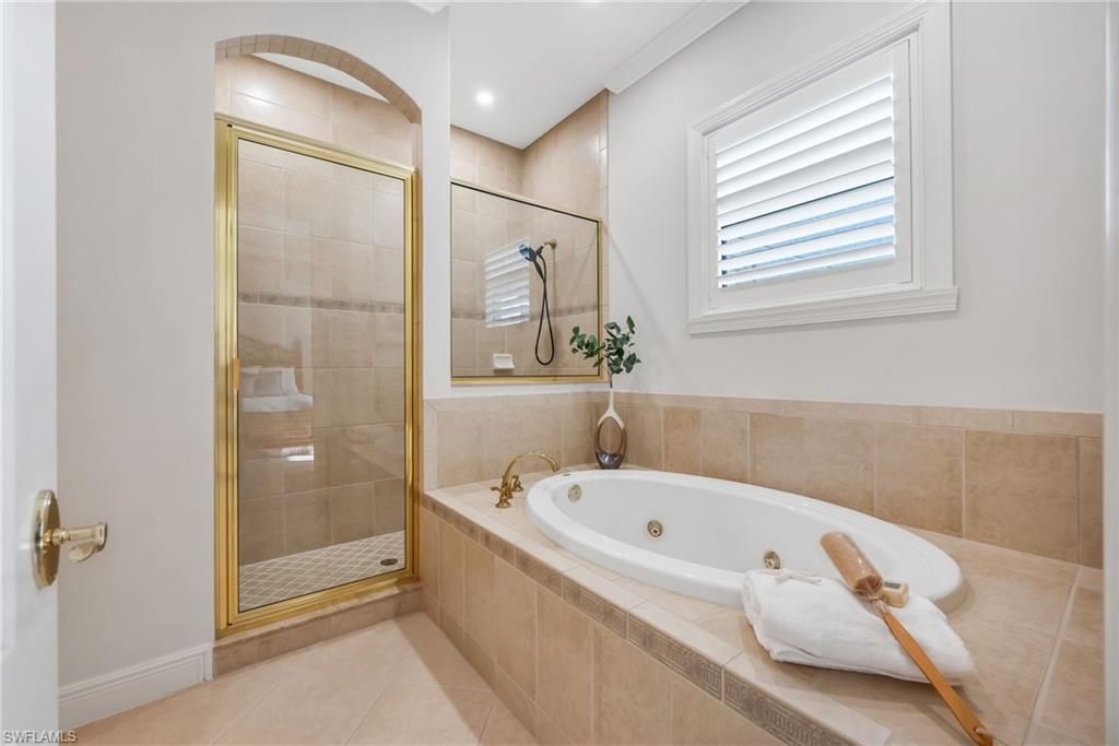 534 Avellino Isles Cir, Unit 8302, Naples, FL 34119 Photo