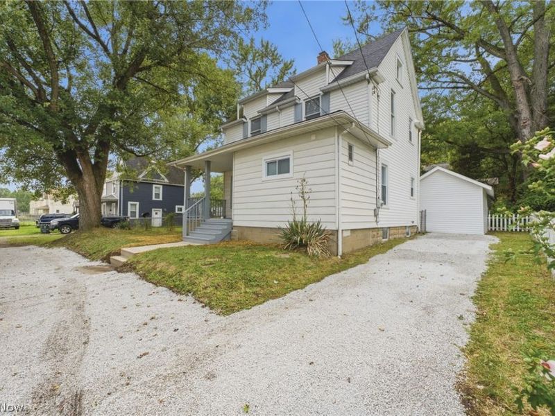 1405 Wabash Court NE, Canton, OH 44705 Photo 2