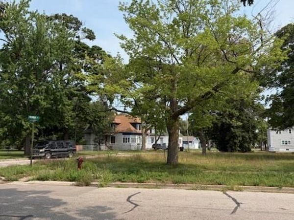 388 Jackson Avenue, Muskegon, MI 49442