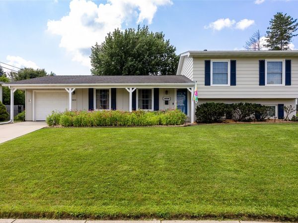 3855 Tomahawk Trail SE, Cedar Rapids, IA 52403