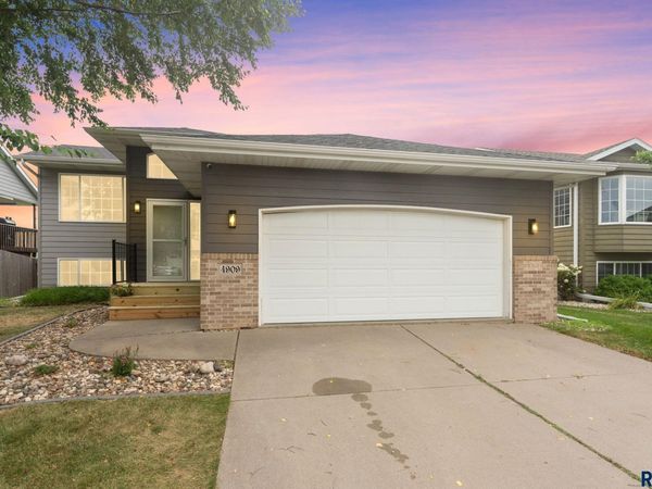 4909 S Emma Ln, Sioux Falls, SD 57106