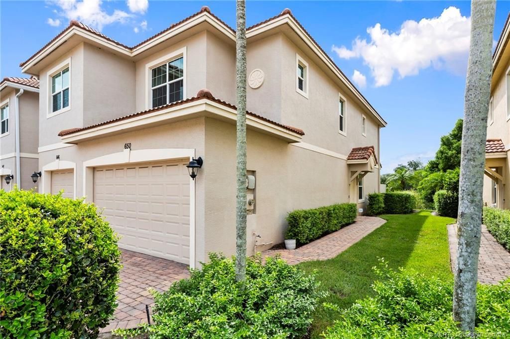 650 SW Glen Crest Way , Stuart, FL 34997 Photo