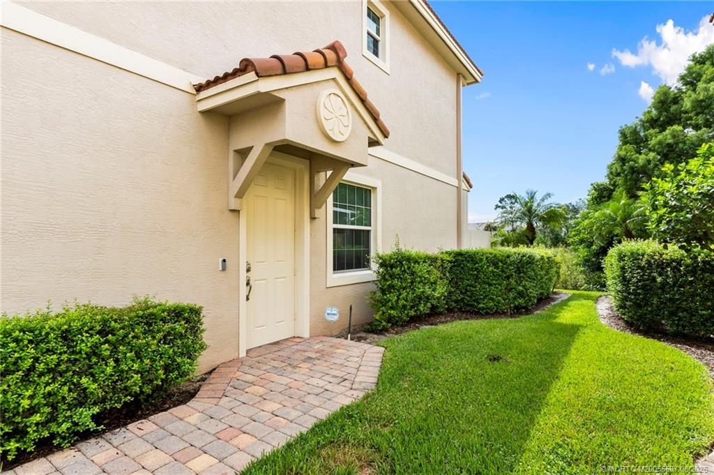 650 SW Glen Crest Way , Stuart, FL 34997 Photo