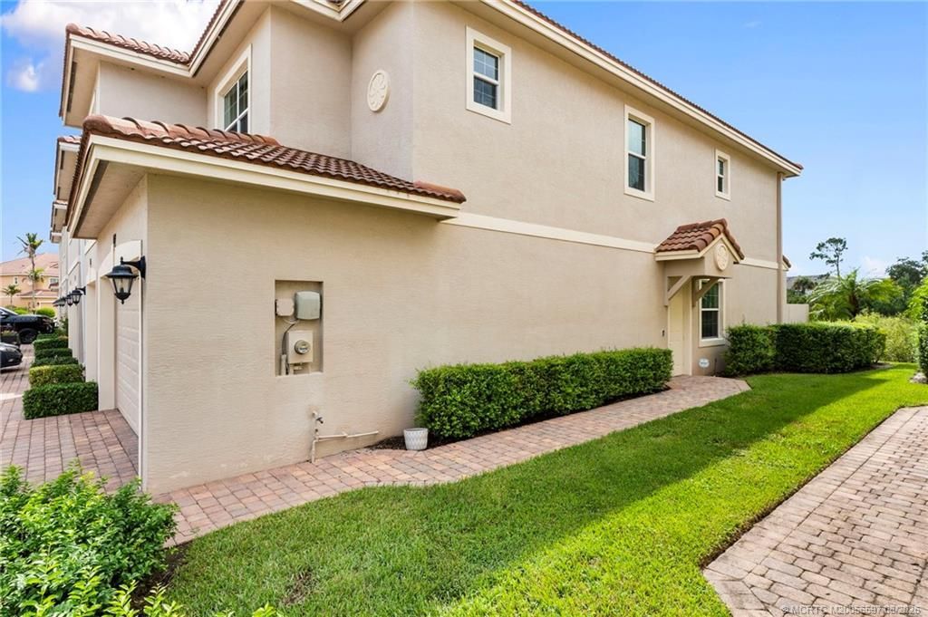 650 SW Glen Crest Way , Stuart, FL 34997 Photo
