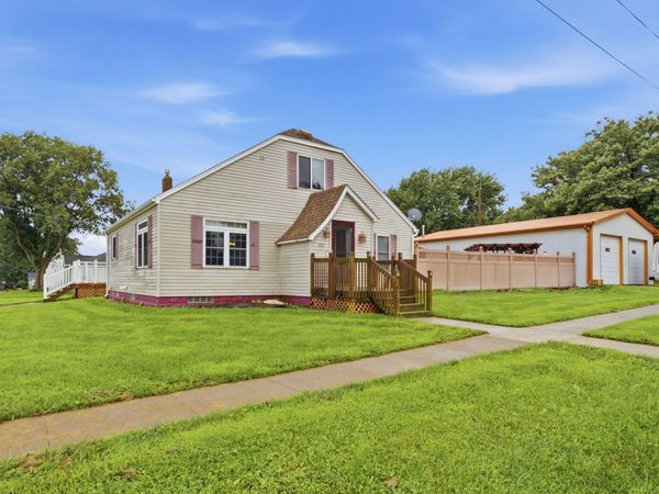 255 E 4TH ST, Bennett, IA 52721