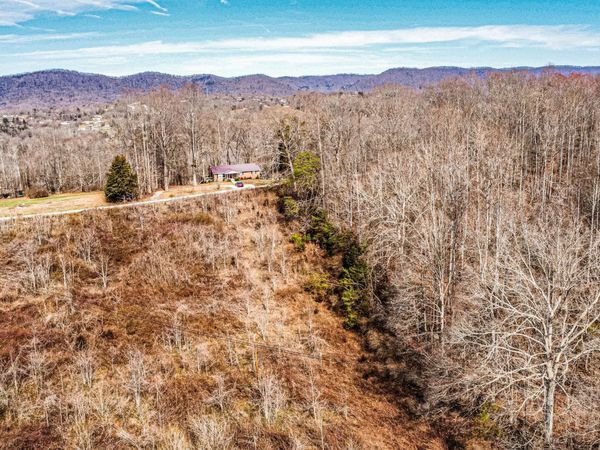 W High Knob Rd, LaFollette, TN 37766