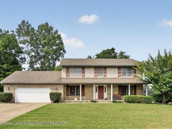 15062 Duxbury Lane, Lansing, MI 48906