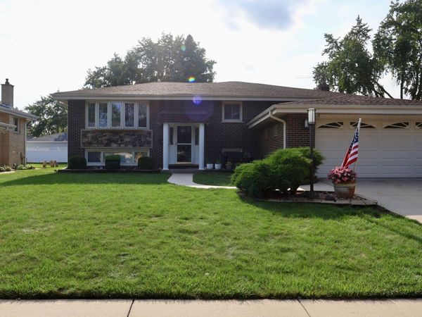 518 N Plamondon Drive , Addison, IL 60101