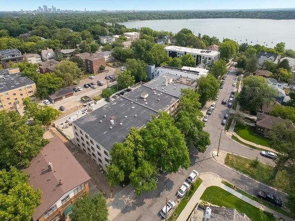 2700 W 44th Street, Unit 212, Minneapolis, MN 55410