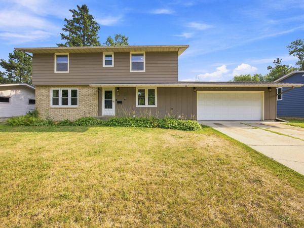 1002 24th Avenue S, Fargo, ND 58103
