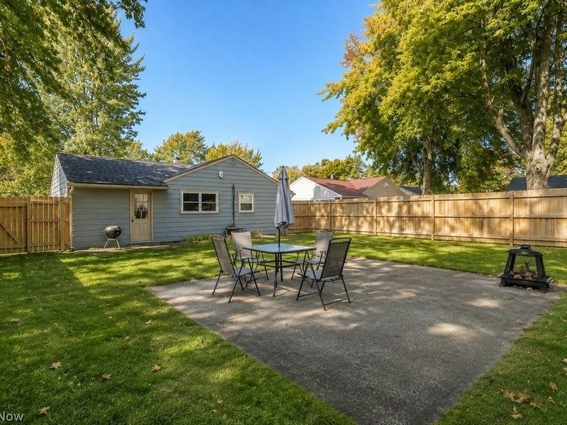 4841 Robinwood Drive, Mentor, OH 44060 Photo 2