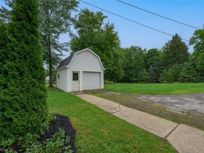 2474 Cadwallader Sonk Road, Cortland, OH 44410 Photo 7