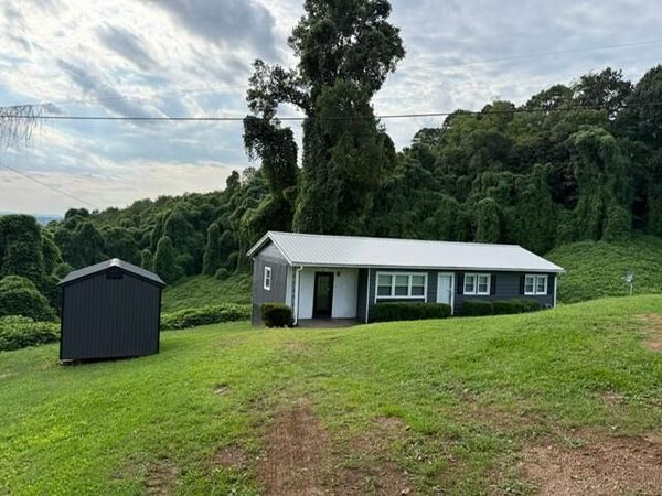 1093 Sunset DR , Bassett, VA 24055