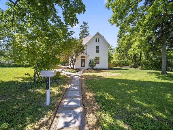 325 W William Street , Delaware, OH 43015