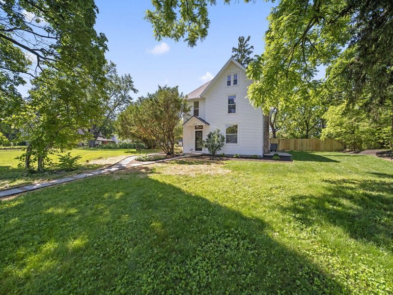 325 W William Street , Delaware, OH 43015 Photo 2