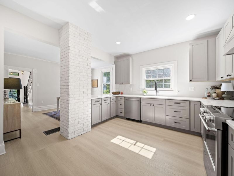 325 W William Street , Delaware, OH 43015 Photo 8
