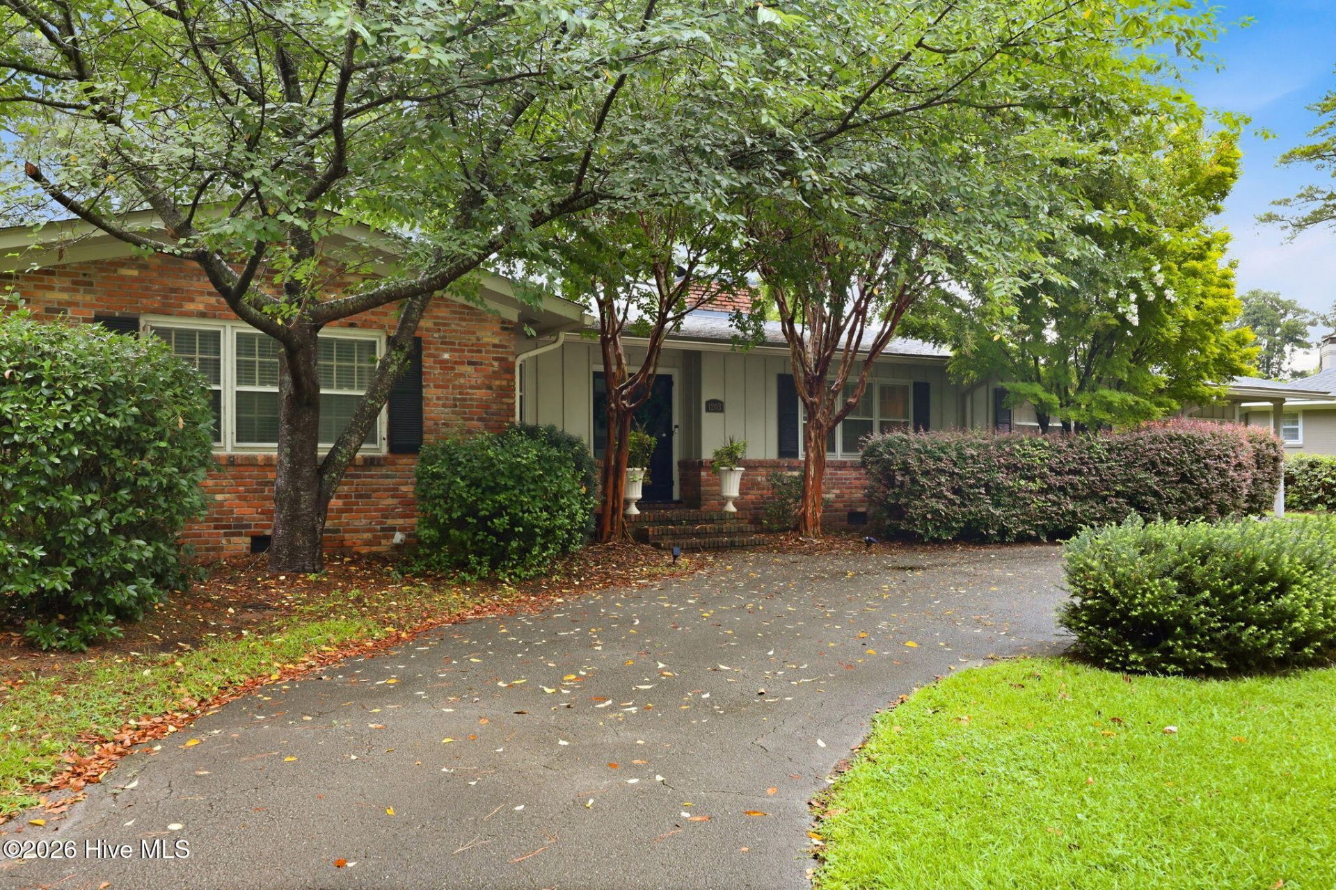 1203 Greenbriar Road, Kinston, NC 28501 Main Photo