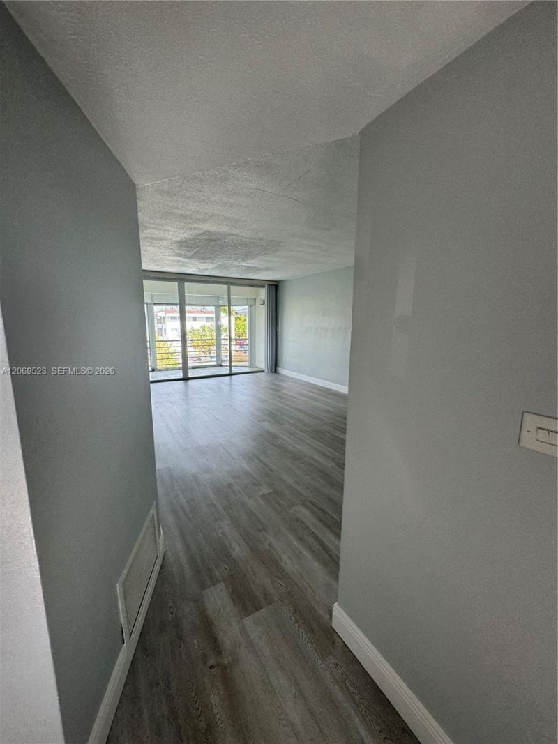 1398 NE 191st St , Unit C305, Miami, FL 33179 Photo