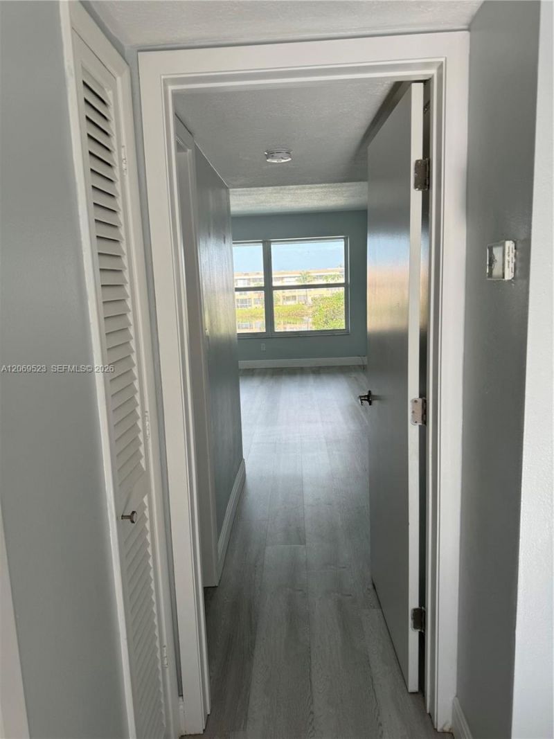 1398 NE 191st St , Unit C305, Miami, FL 33179 Photo