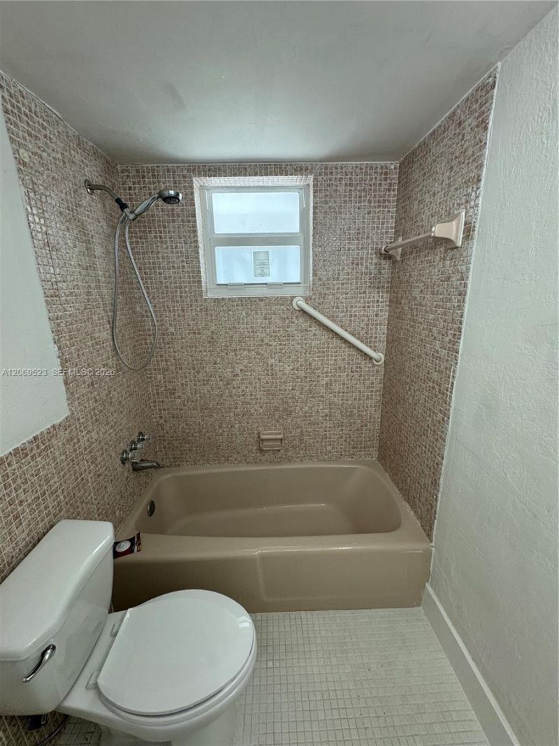 1398 NE 191st St , Unit C305, Miami, FL 33179 Photo