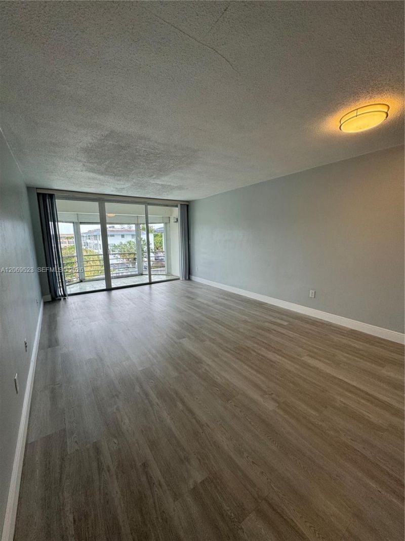 1398 NE 191st St , Unit C305, Miami, FL 33179 Photo