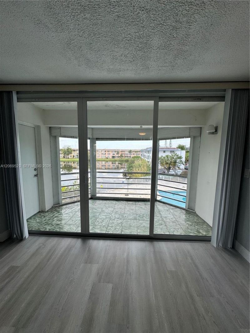 1398 NE 191st St , Unit C305, Miami, FL 33179 Photo