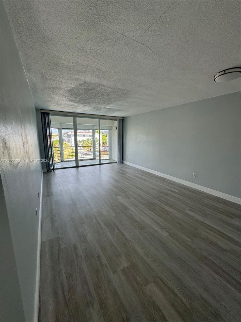 1398 NE 191st St , Unit C305, Miami, FL 33179 Photo