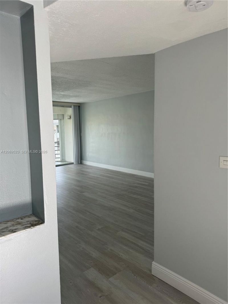 1398 NE 191st St , Unit C305, Miami, FL 33179 Photo