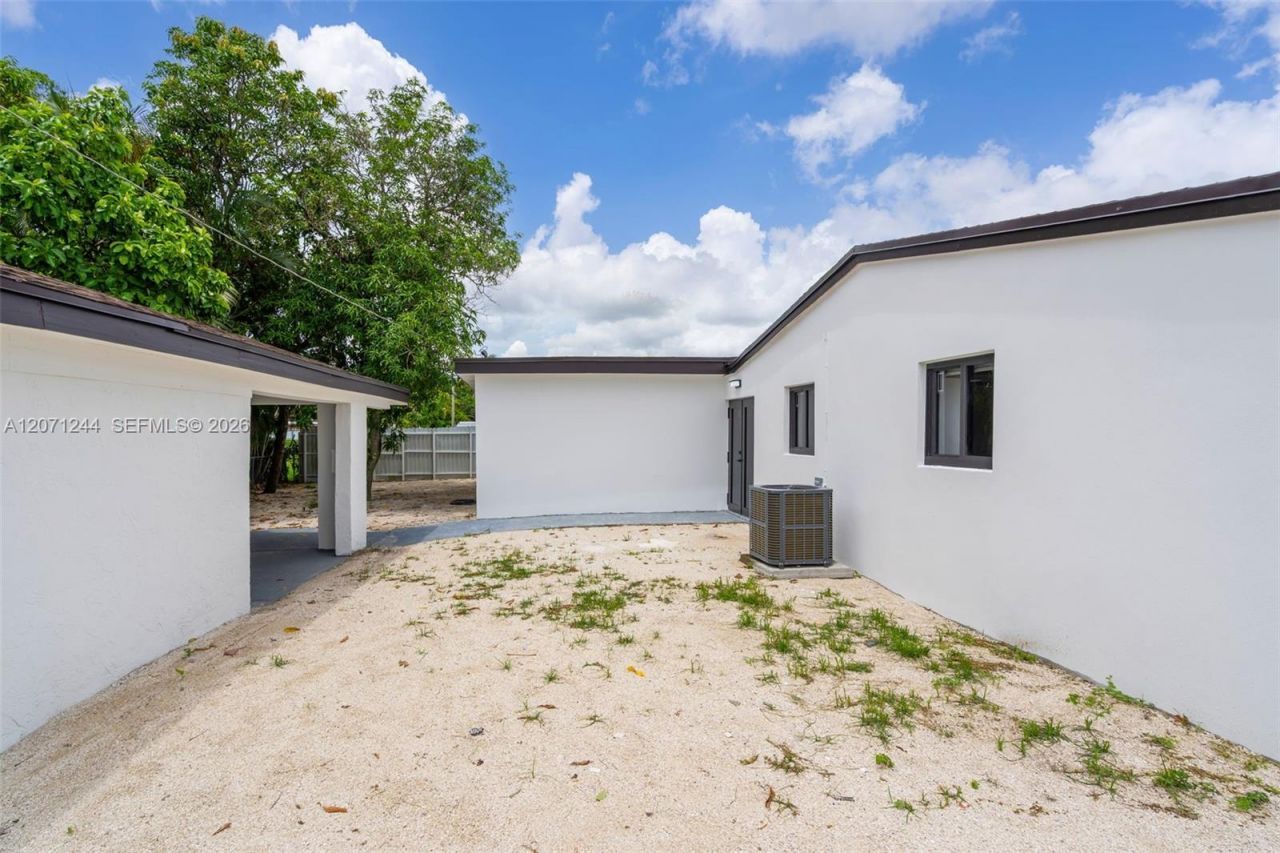 4450 NW 169th Ter, Miami Gardens, FL 33055 Photo