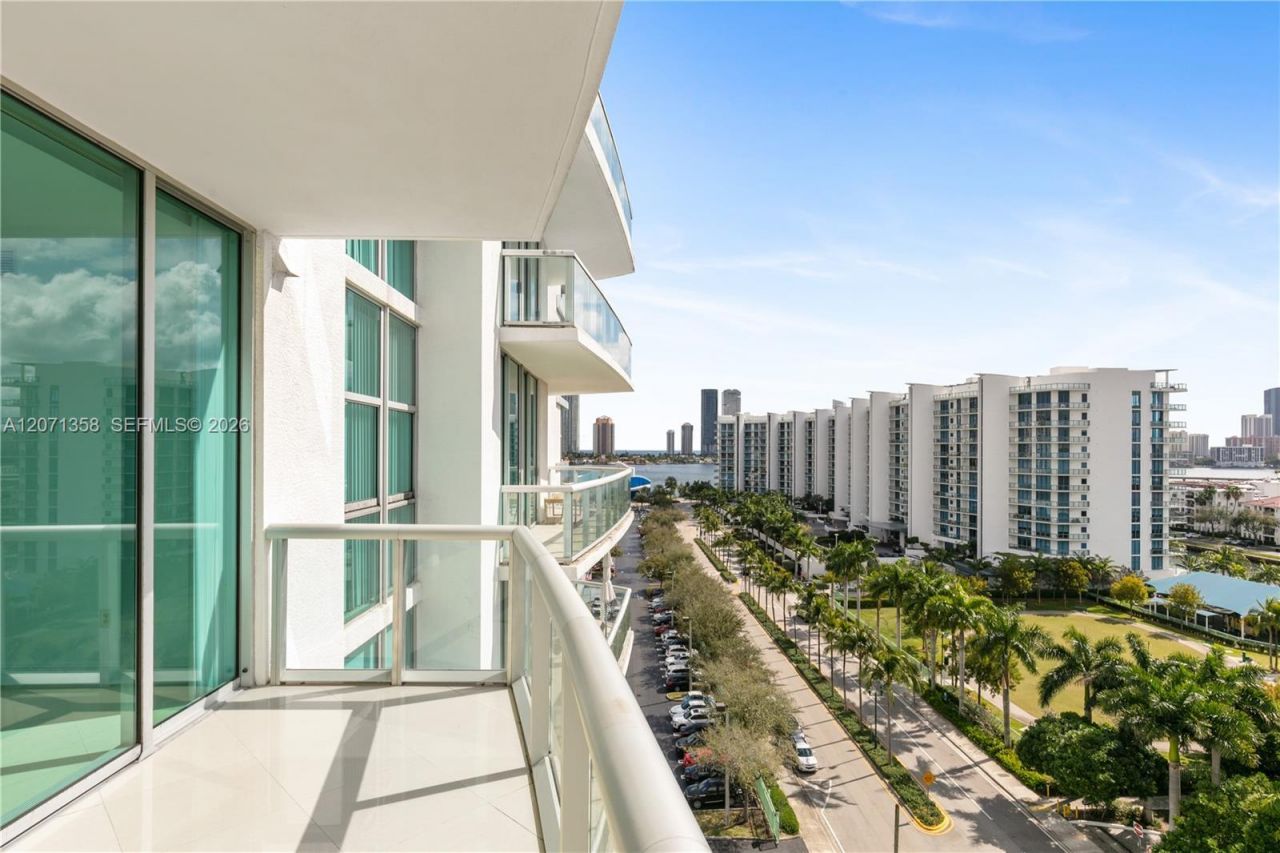 3131 NE 188th St , Unit 2-1010, Aventura, FL 33180 Photo