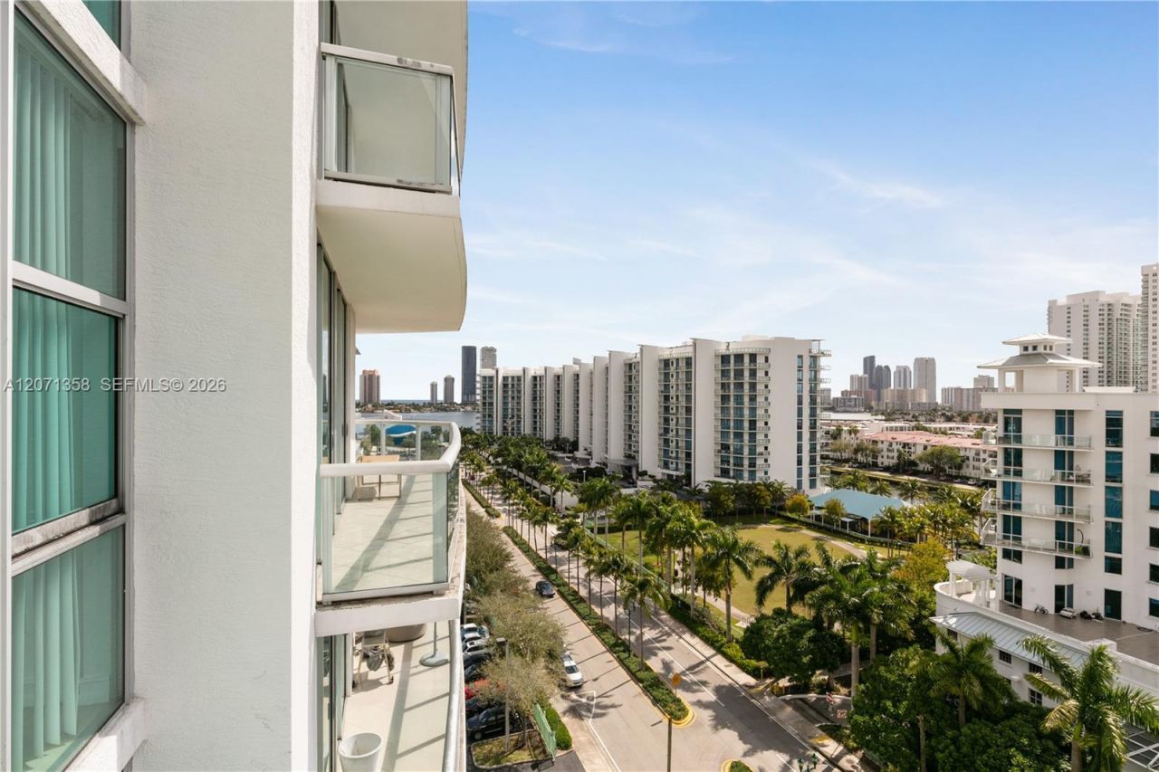 3131 NE 188th St , Unit 2-1010, Aventura, FL 33180 Photo