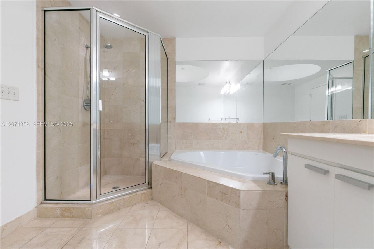 3131 NE 188th St , Unit 2-1010, Aventura, FL 33180 Photo