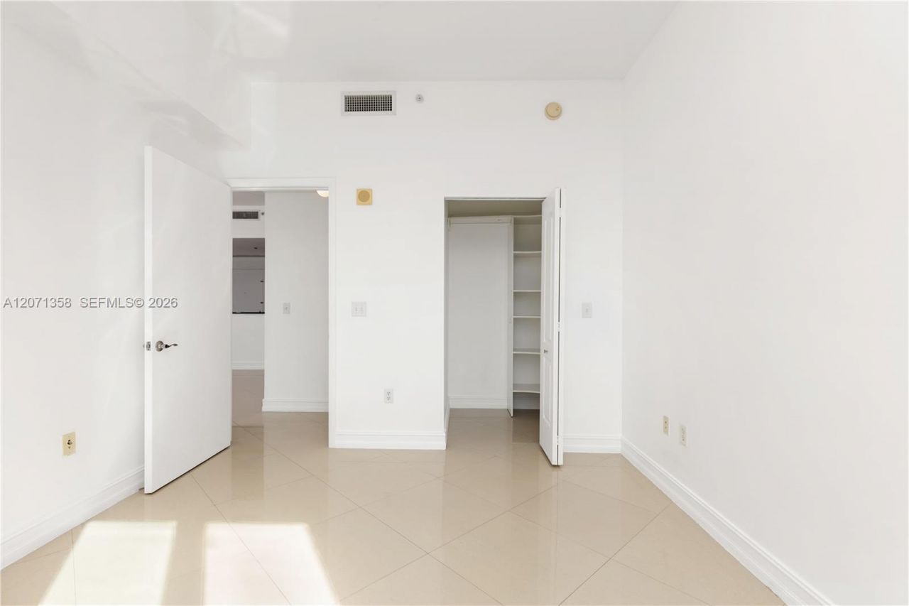 3131 NE 188th St , Unit 2-1010, Aventura, FL 33180 Photo